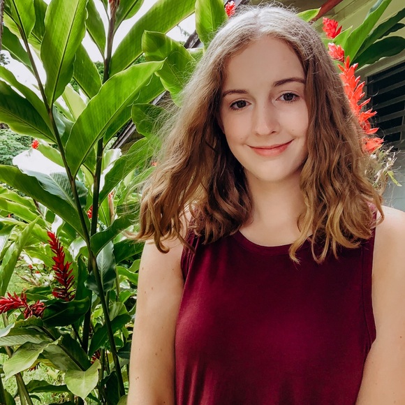 Meet your Posher, Megan - Picture 3 of 4